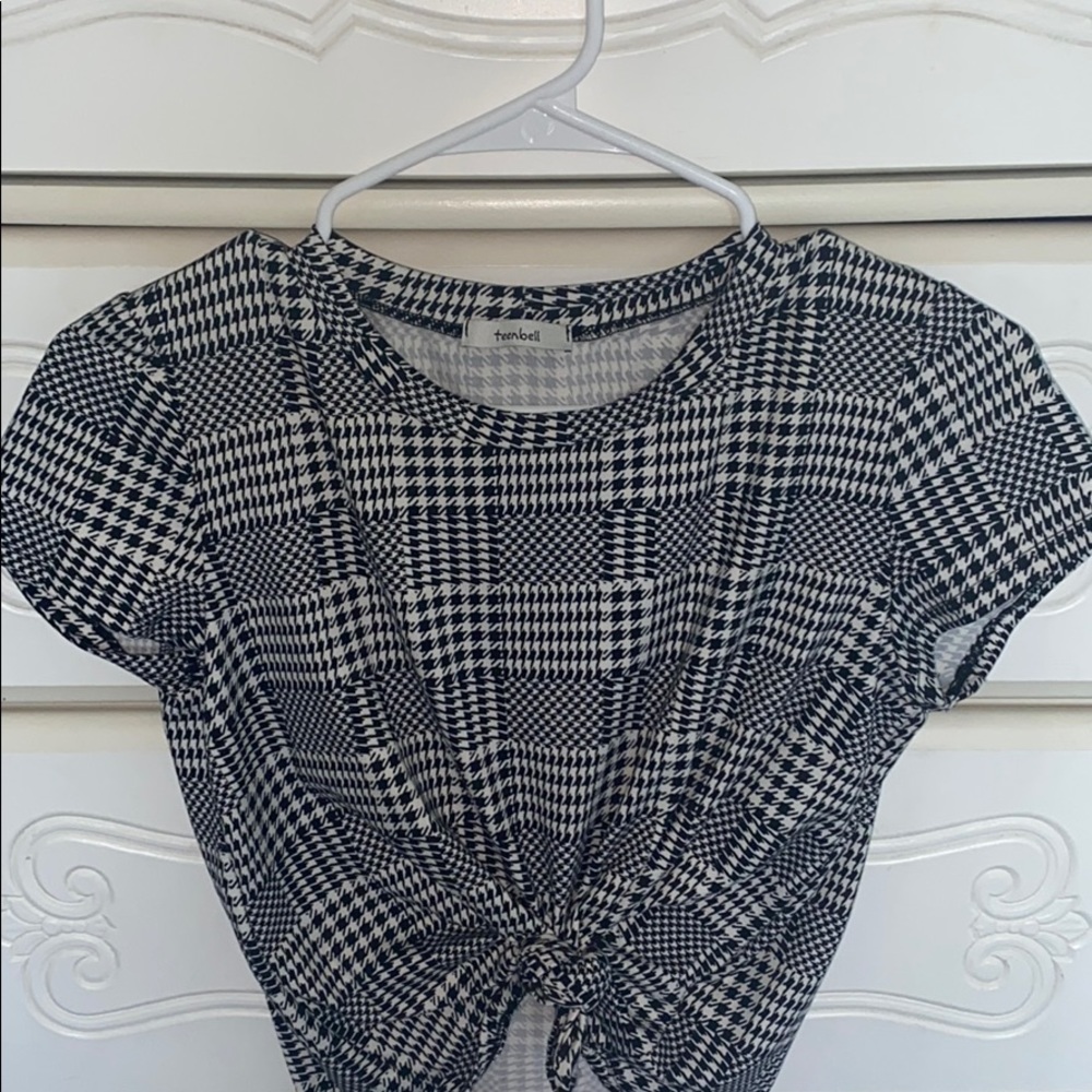 black and white cropped tied shirt